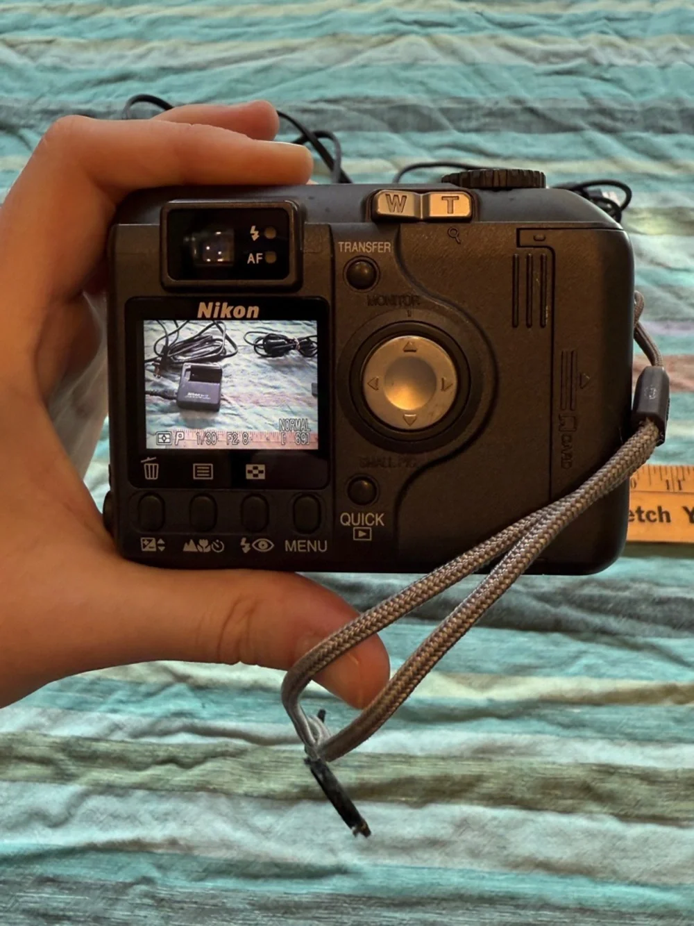 Nikon Coolpix E885 Vintage Y2K Point and Shoot Digital Camera